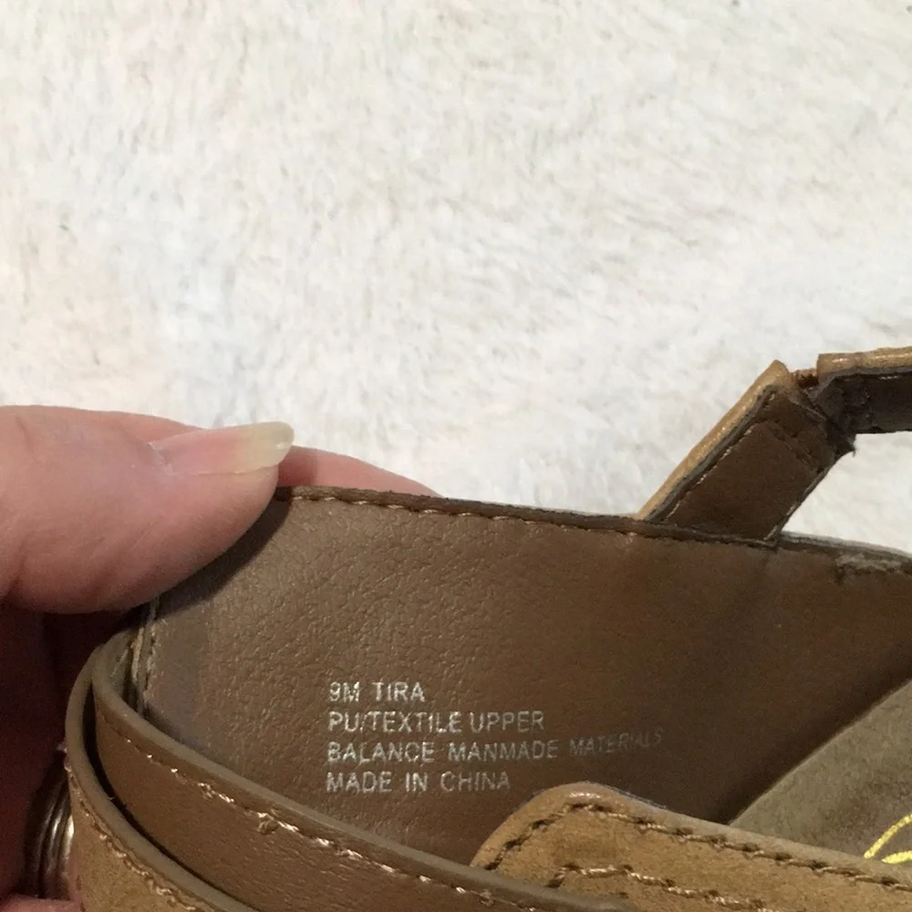 Hocus Pokus Tira woman’s tan Velcro strapped partial cork wedge sandals size 9